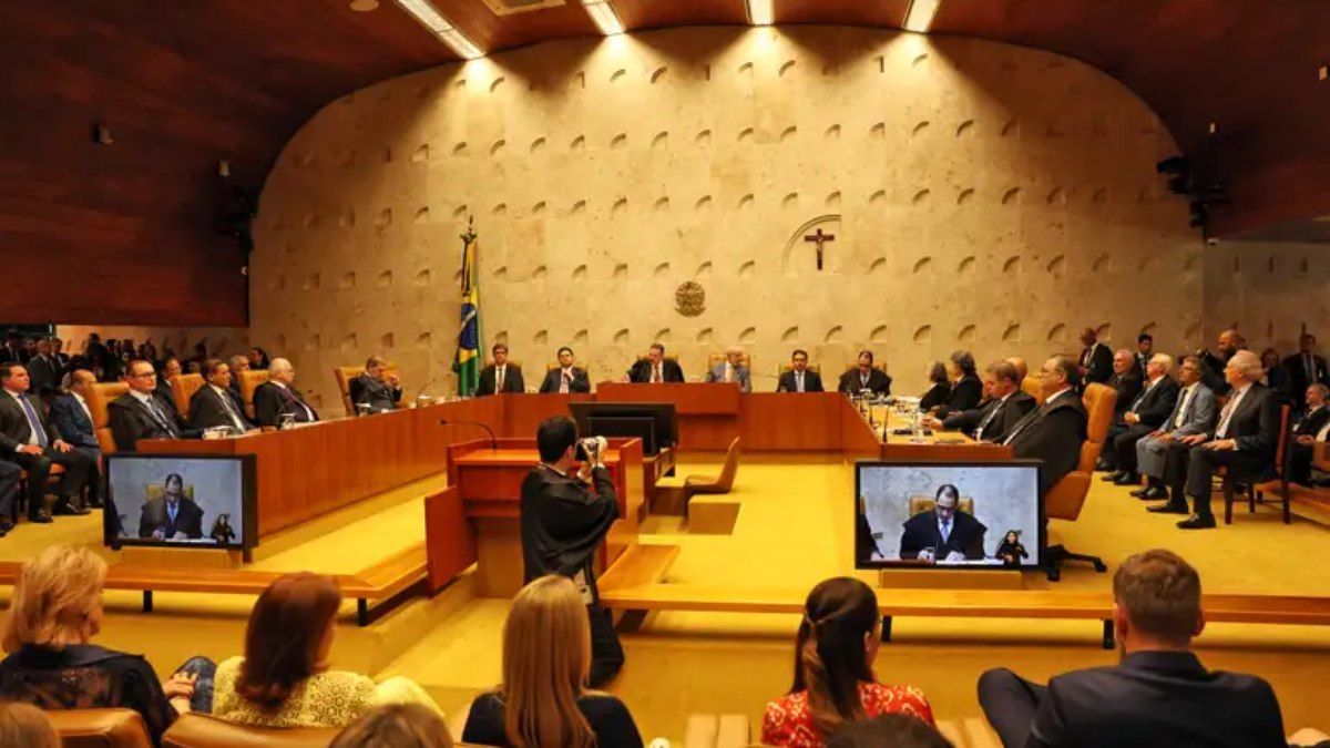 Estados e municípios terão 24 meses para aquisição e instalação de equipamentos de segurança, como detectores de metais e scanners. Reprodução: Último Segundo