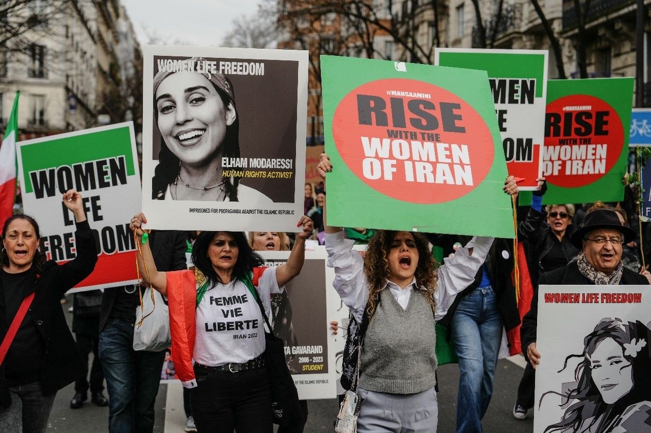 Análise sobre a história e os conflitos entre Israel e Irã em meio à guerra atual. Legenda da imagem. Reprodução: Globo