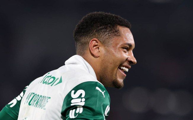 Palmeirenses celebram gol decisivo de Vitor Roque contra o Fluminense. Reprodução: Esporte IG