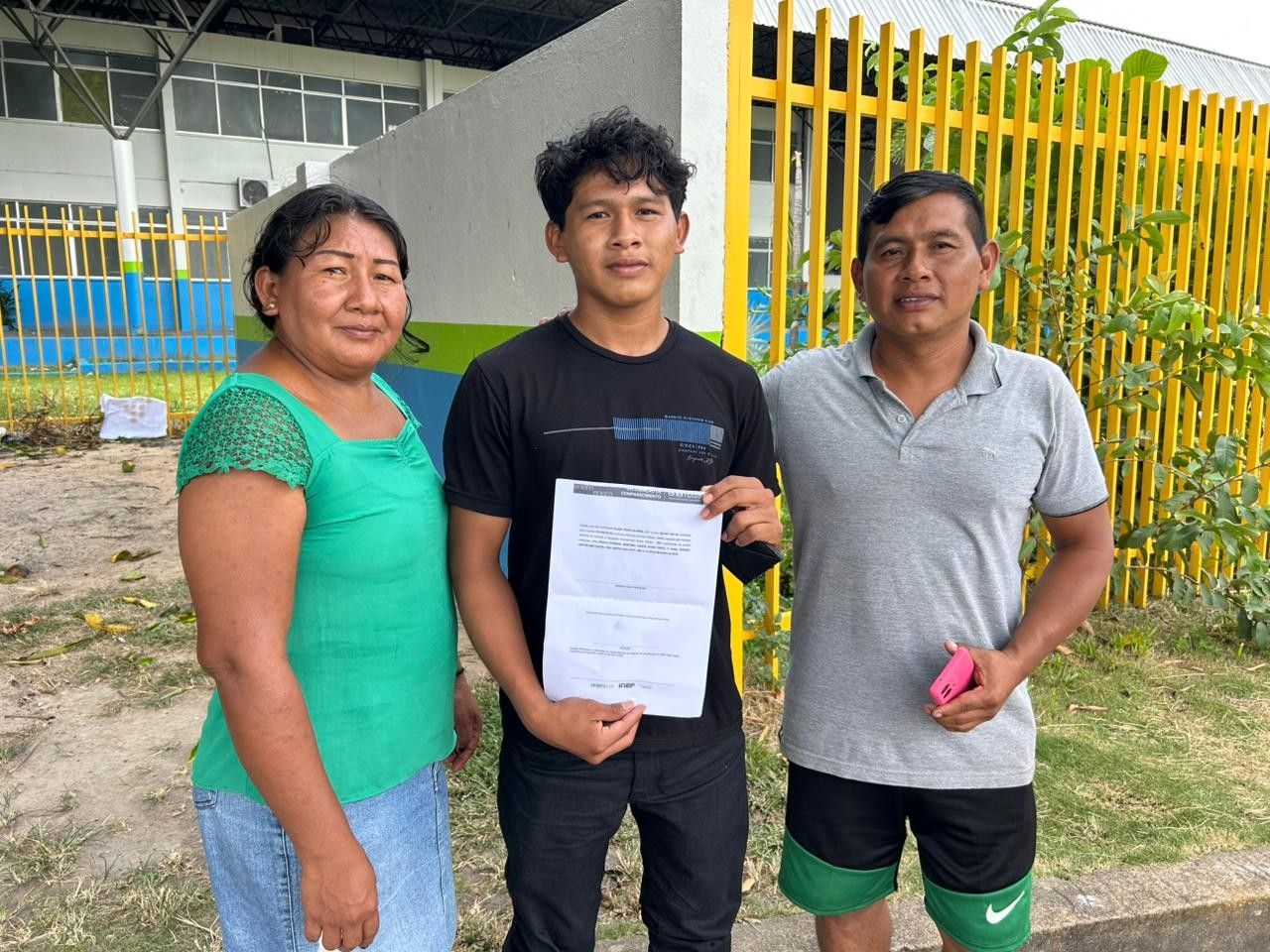 Família indígena Macuxi viaja para deixar Eliabe no Enem, o primeiro da família a fazer a prova. Reprodução: G1