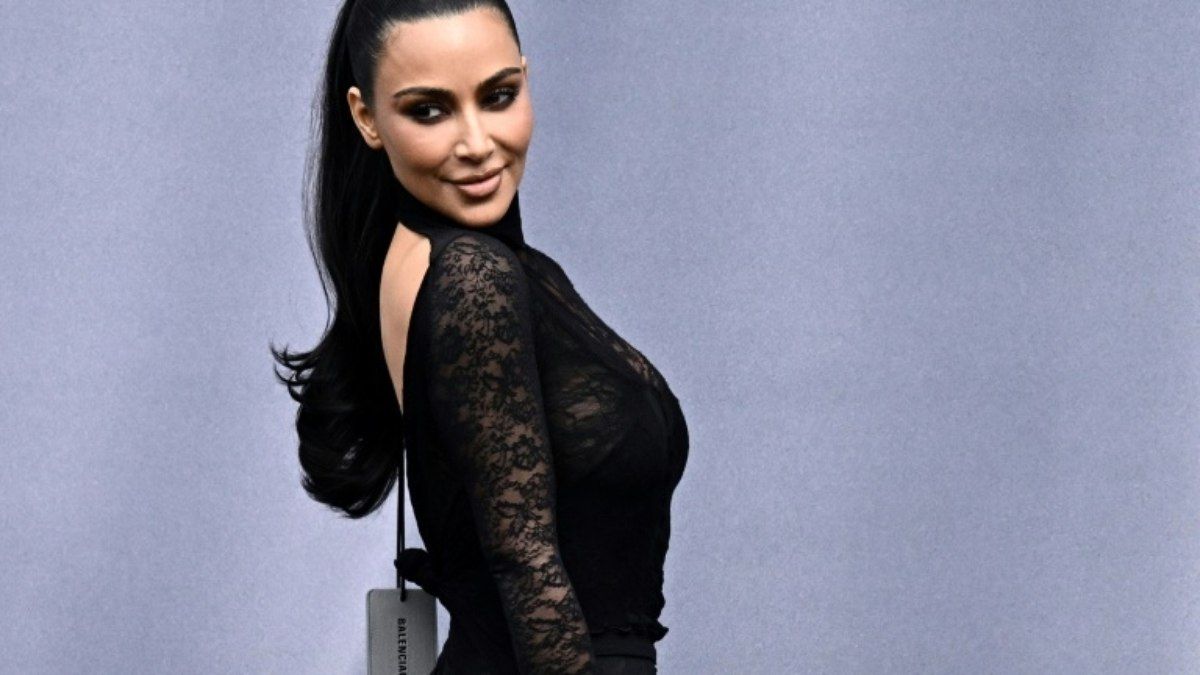 Julgamento sobre o roubo de Kim Kardashian em Paris é retomado. Reprodução: AFP