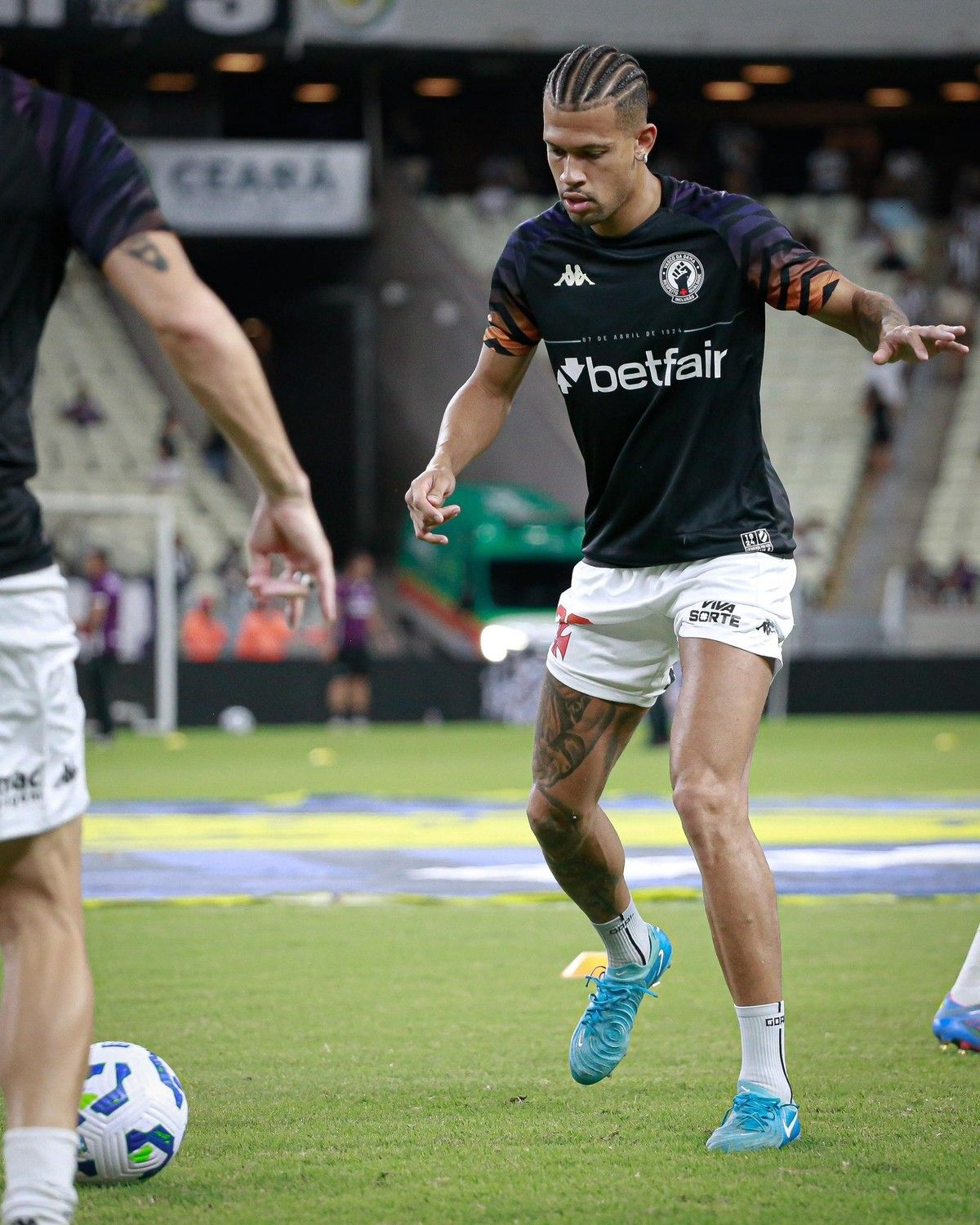 Cruz-maltino é derrotado pelo Vozão após erros decisivos na defesa. Reprodução: Globo