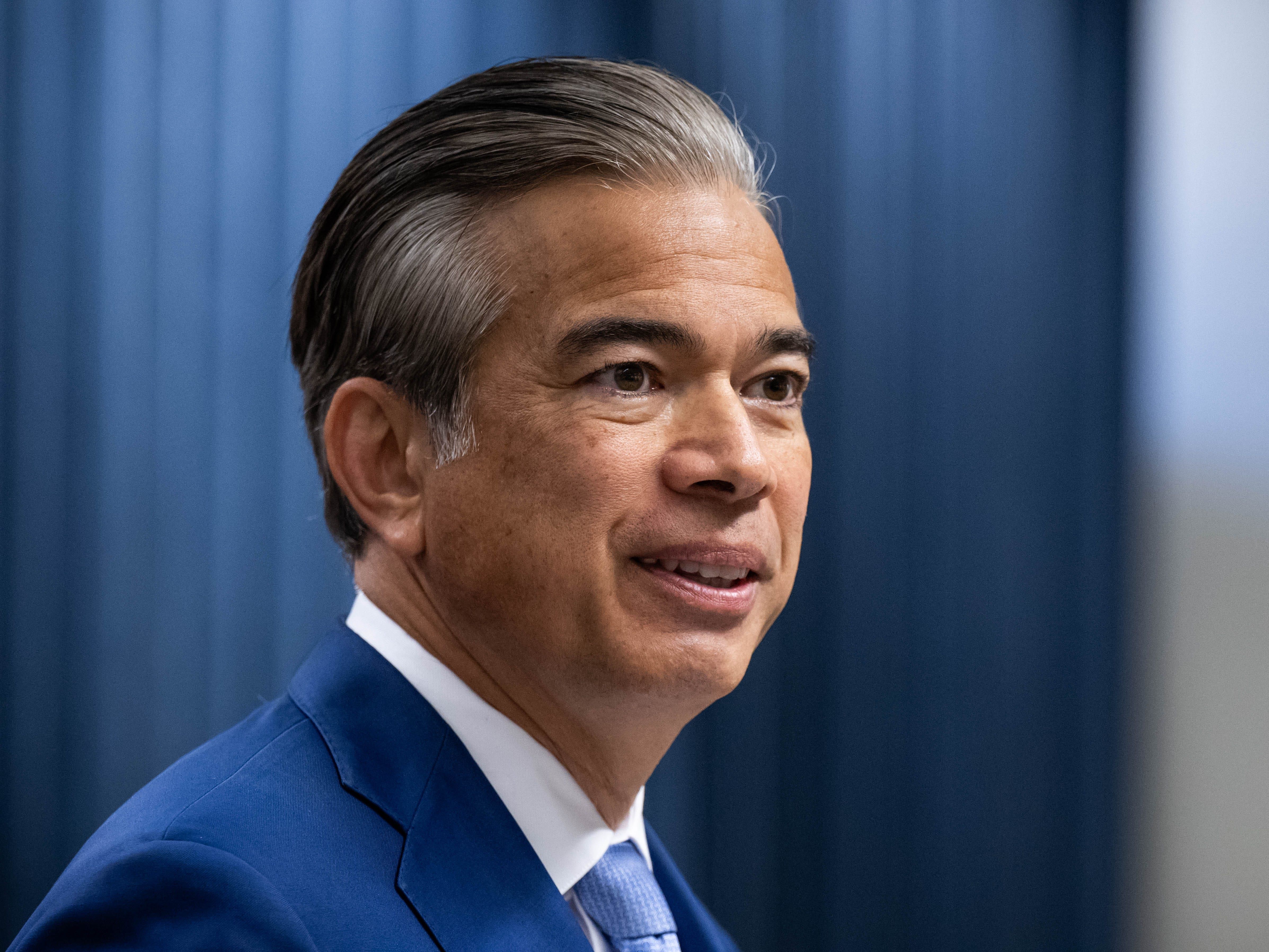 Juiz bloqueia temporariamente fusão entre Nexstar e Tegna. Reprodução: Businessinsider