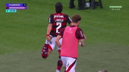Luiz Araújo comemora gol pelo Flamengo e provoca Deyverson durante a partida contra o Fortaleza. Reprodução: Globo