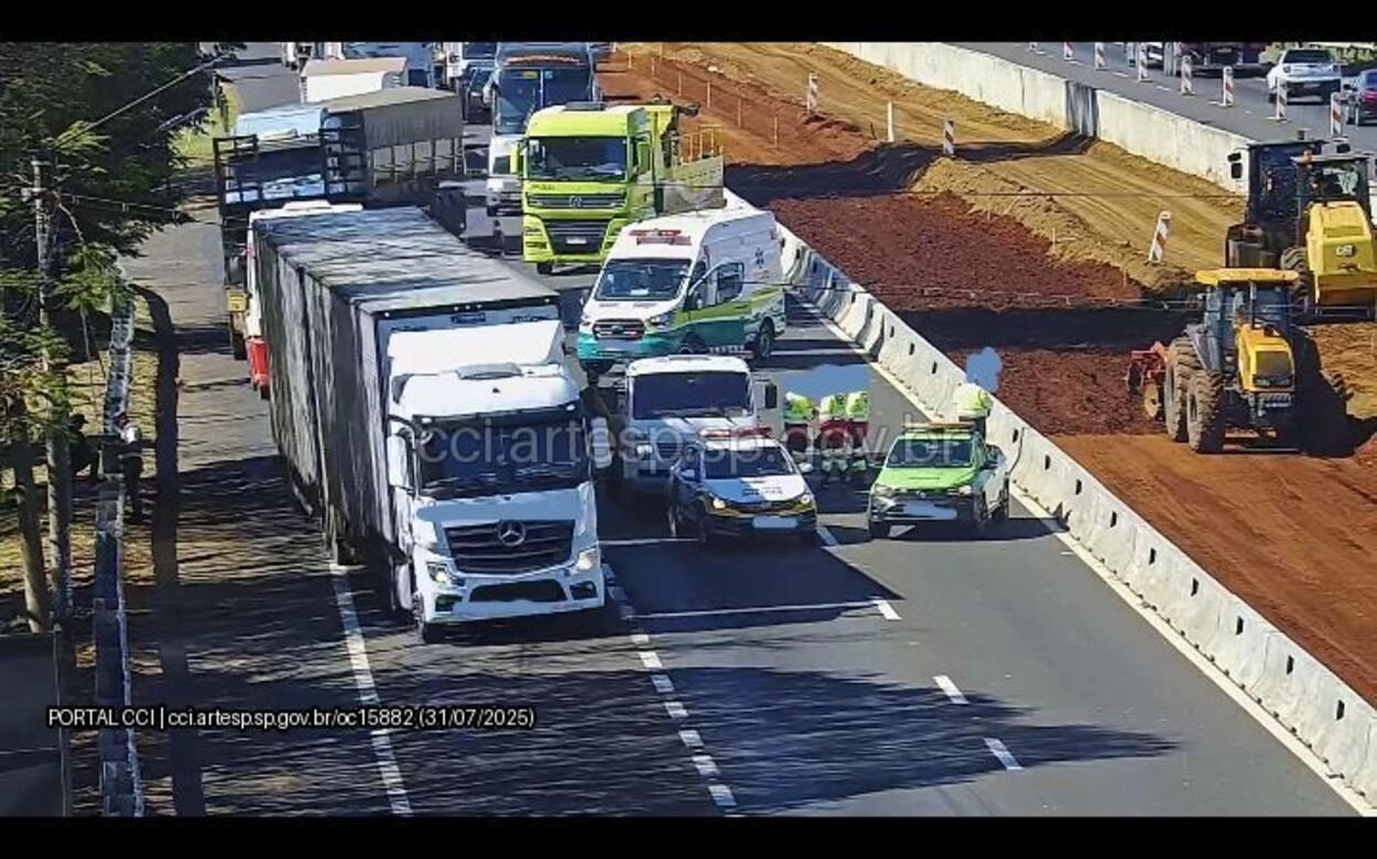 Motociclista de 39 anos morre após colisão com caminhão na SP-310 em São Carlos. Reprodução: Globo