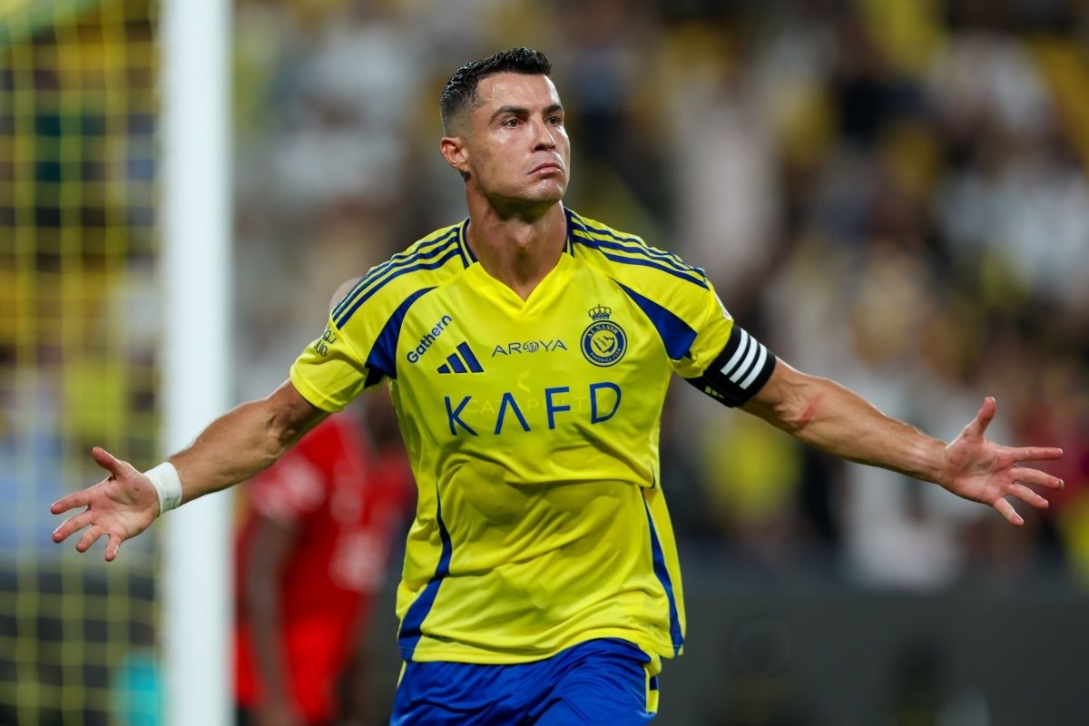 Cristiano Ronaldo comemora 40 anos com festa no Al-Nassr