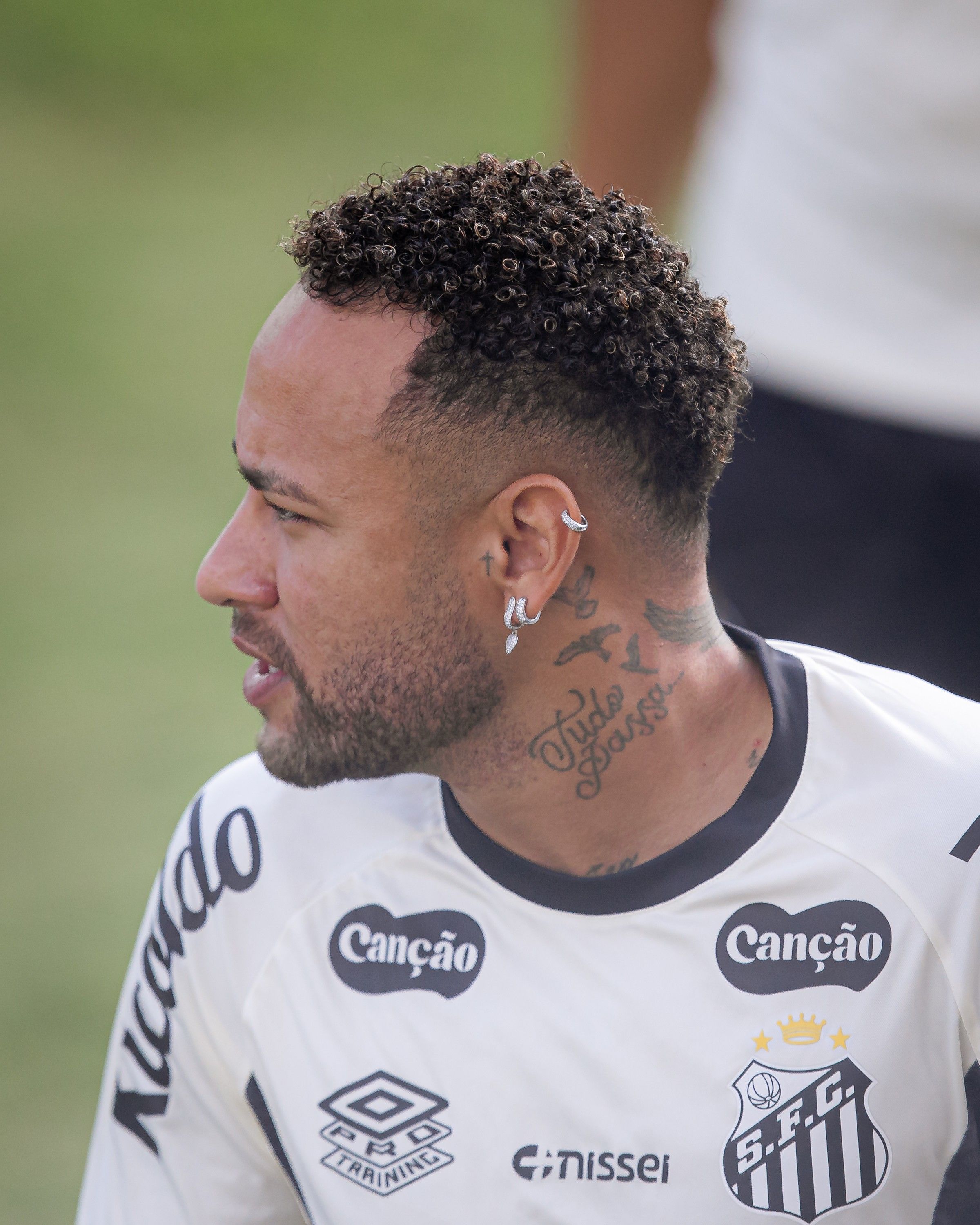 [Neymar fica de fora do treino tático do Santos por desgaste muscular]. Reprodução: Ge