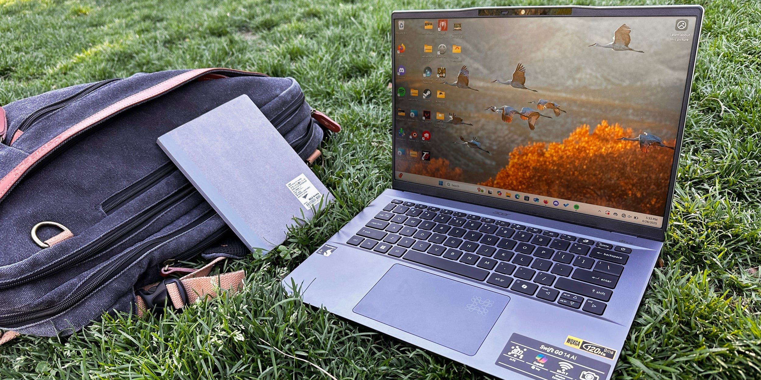 Acer Swift Go 14 AI: um laptop leve e com excelente autonomia para estudantes. Reprodução: William Antonelli/Business Insider