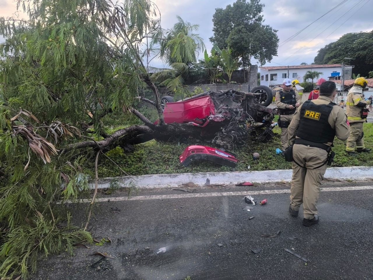 Carro capotado na PB-008, em João Pessoa, deixa cinco feridos. Legenda da imagem. Reprodução: g1 PB