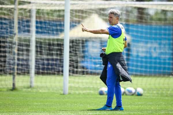 Cruzeiro aguarda resposta de Renato Gaúcho sobre proposta