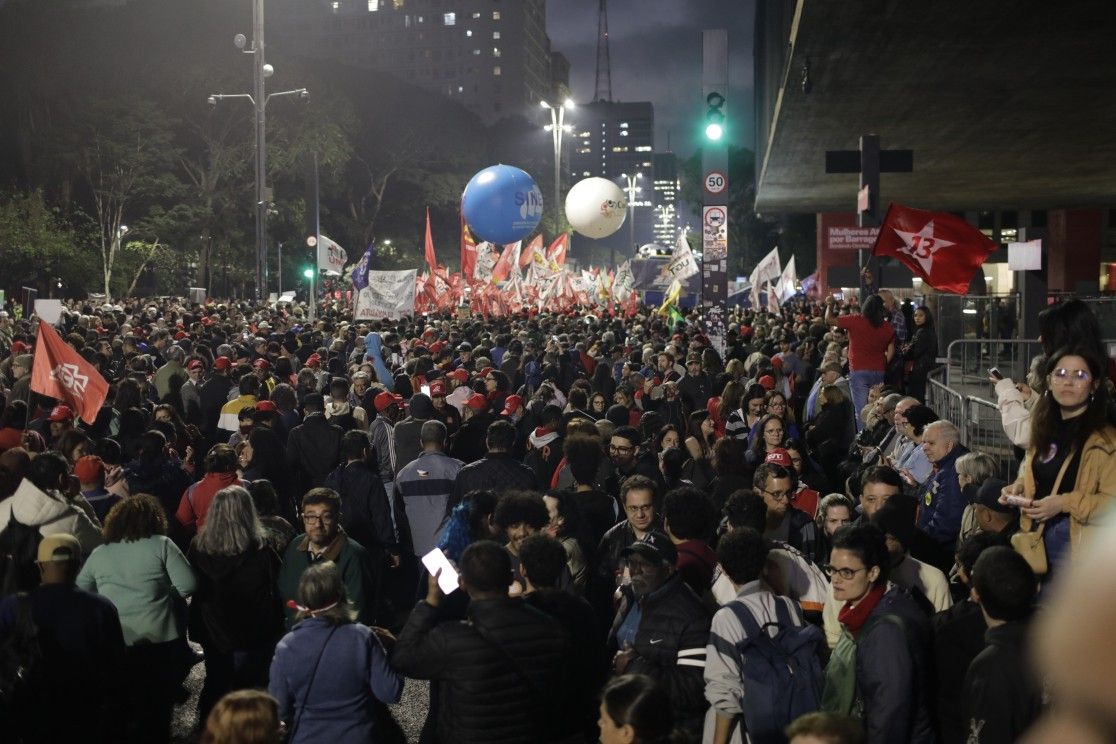 Manifestação da militância de esquerda na Avenida Paulista. Reprodução: Globo