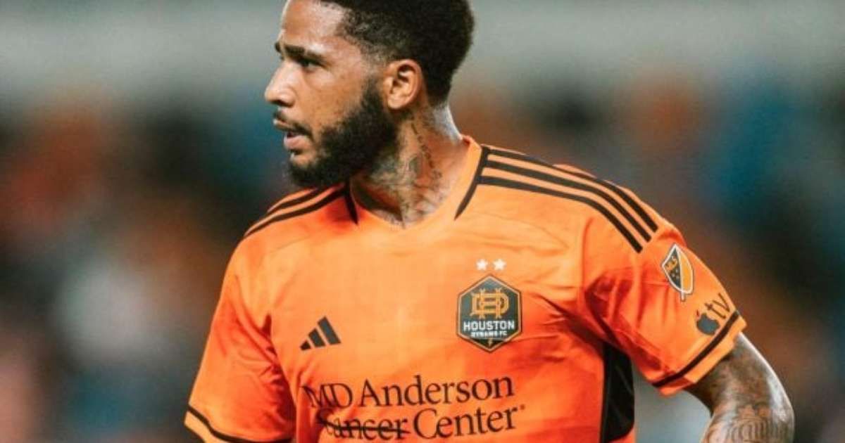 Micael chega ao Brasil para assinar com o Palmeiras