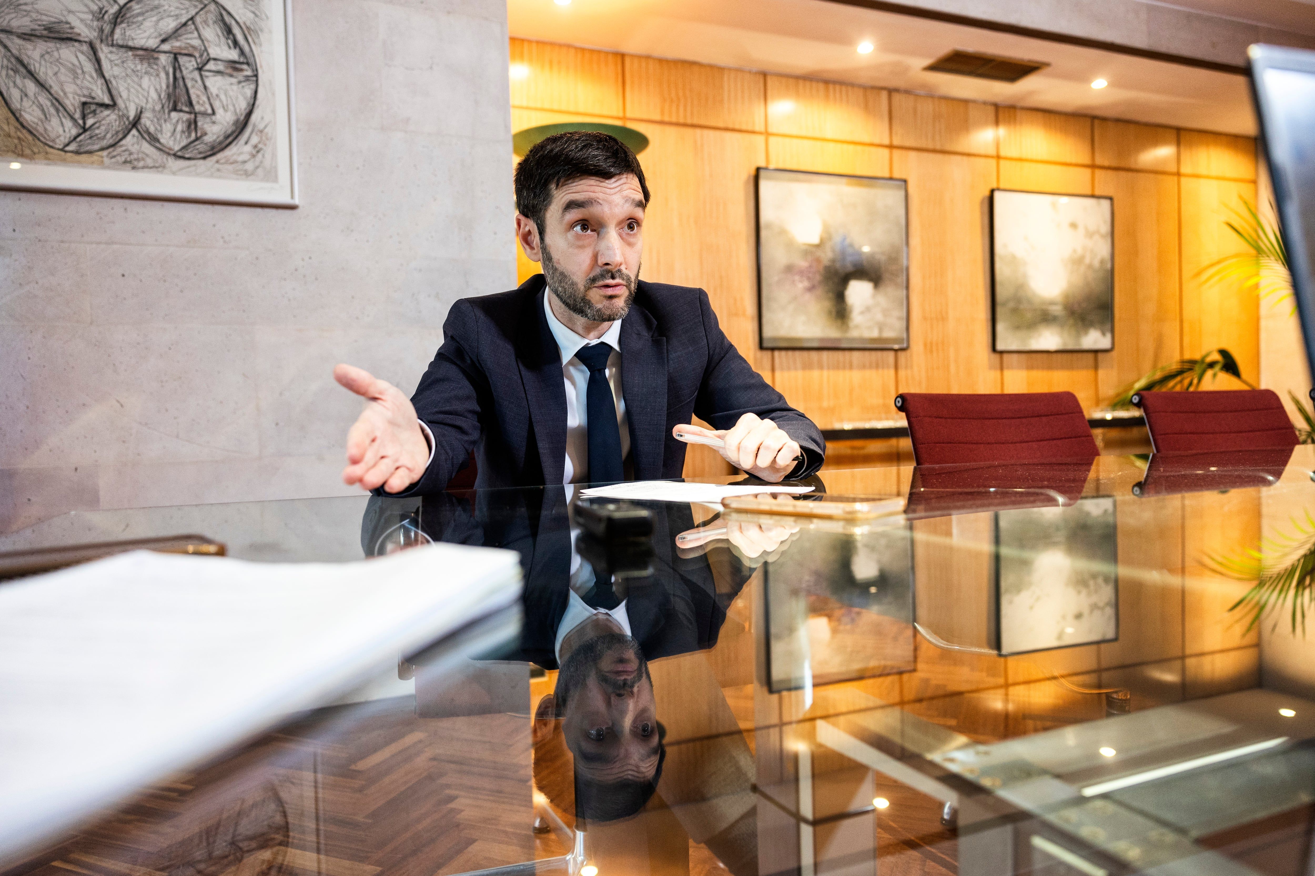 Ministro de Direitos Sociais toma medidas contra práticas abusivas de agências imobiliárias. Reprodução: El País