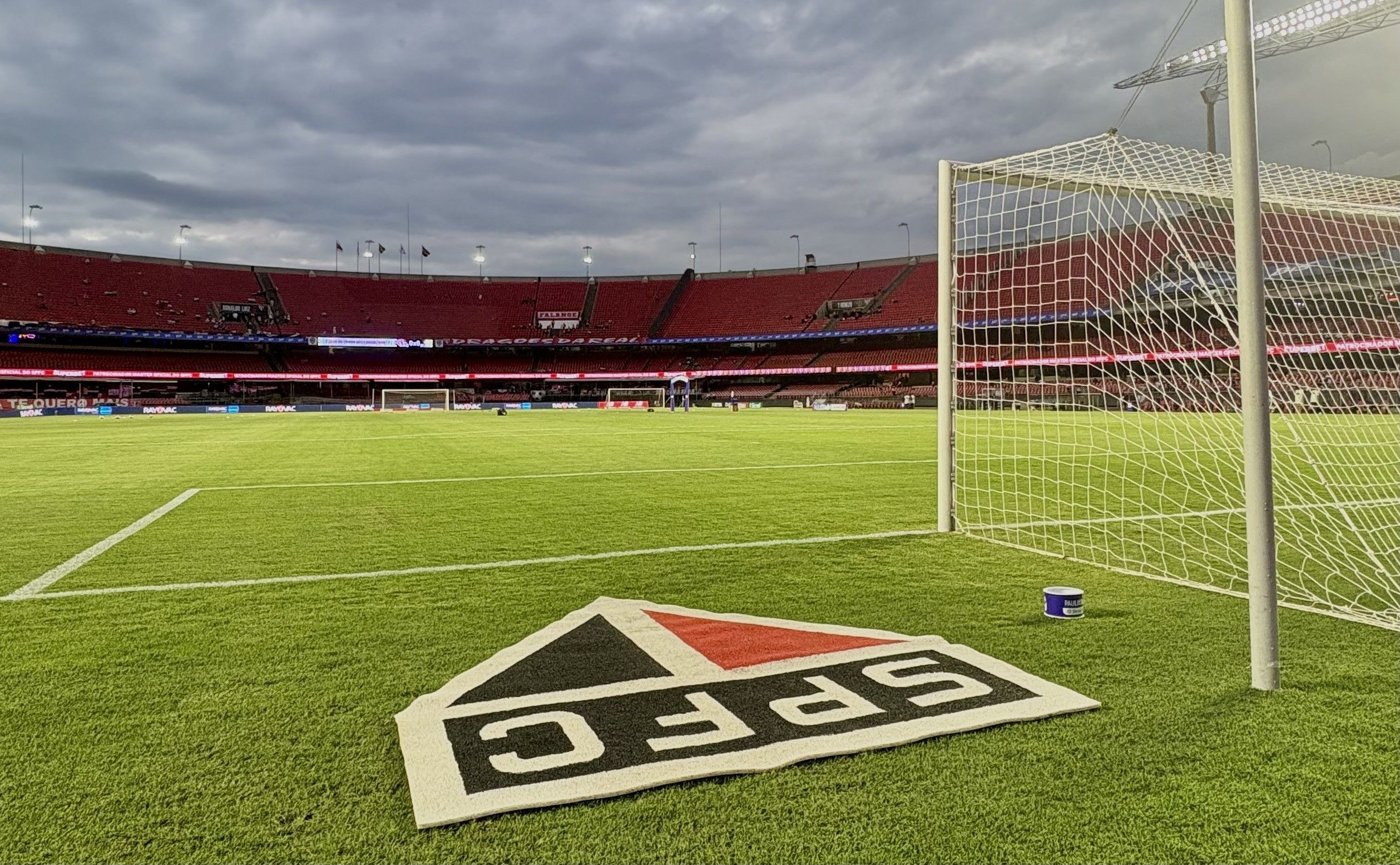 Imagem da partida entre equipes na segunda rodada da fase de grupos da Conmebol Libertadores. Reprodução: Globo