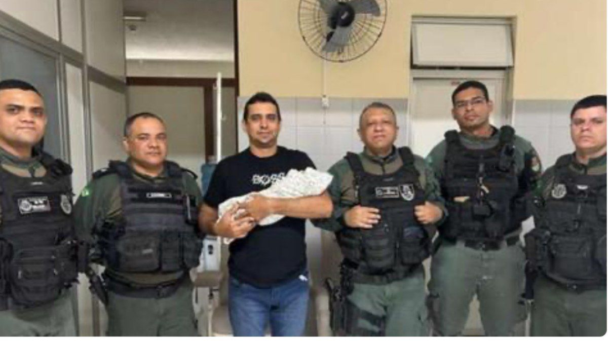 Bebê com sinais vitais é encontrado por policiais em ocorrência de achado de cadáver. Reprodução: Ultimo Segundo