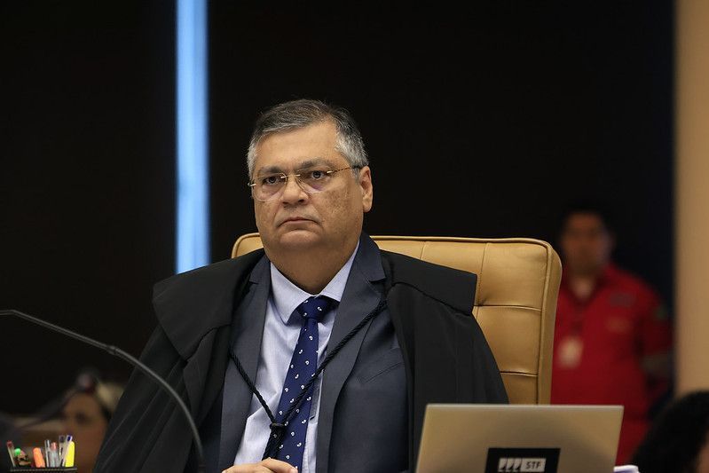Ministro Flávio Dino Cobra Clarificações Sobre Emendas Pix