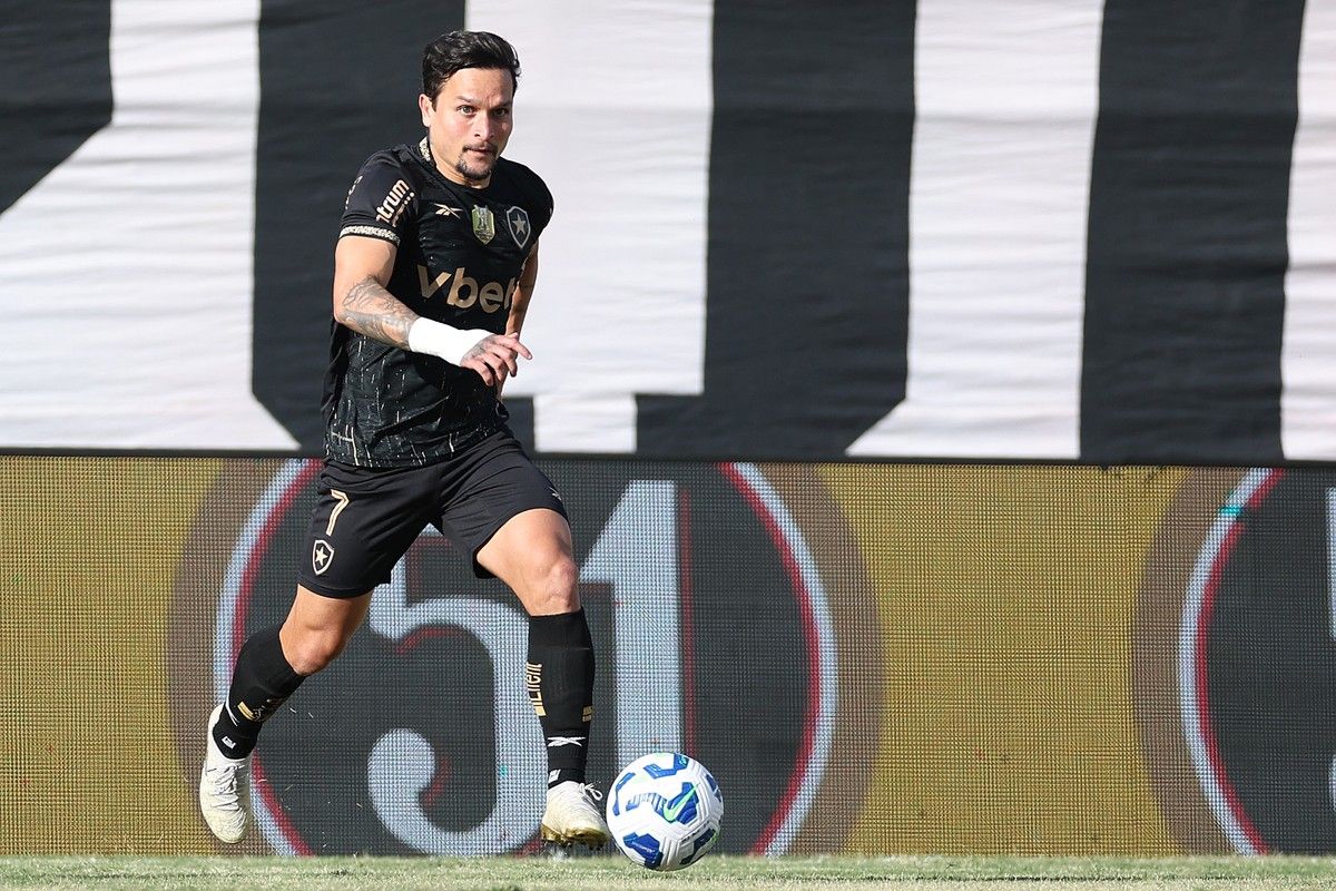 Jogadores da equipe carioca em ação durante partida do Brasileirão. Reprodução: Globo