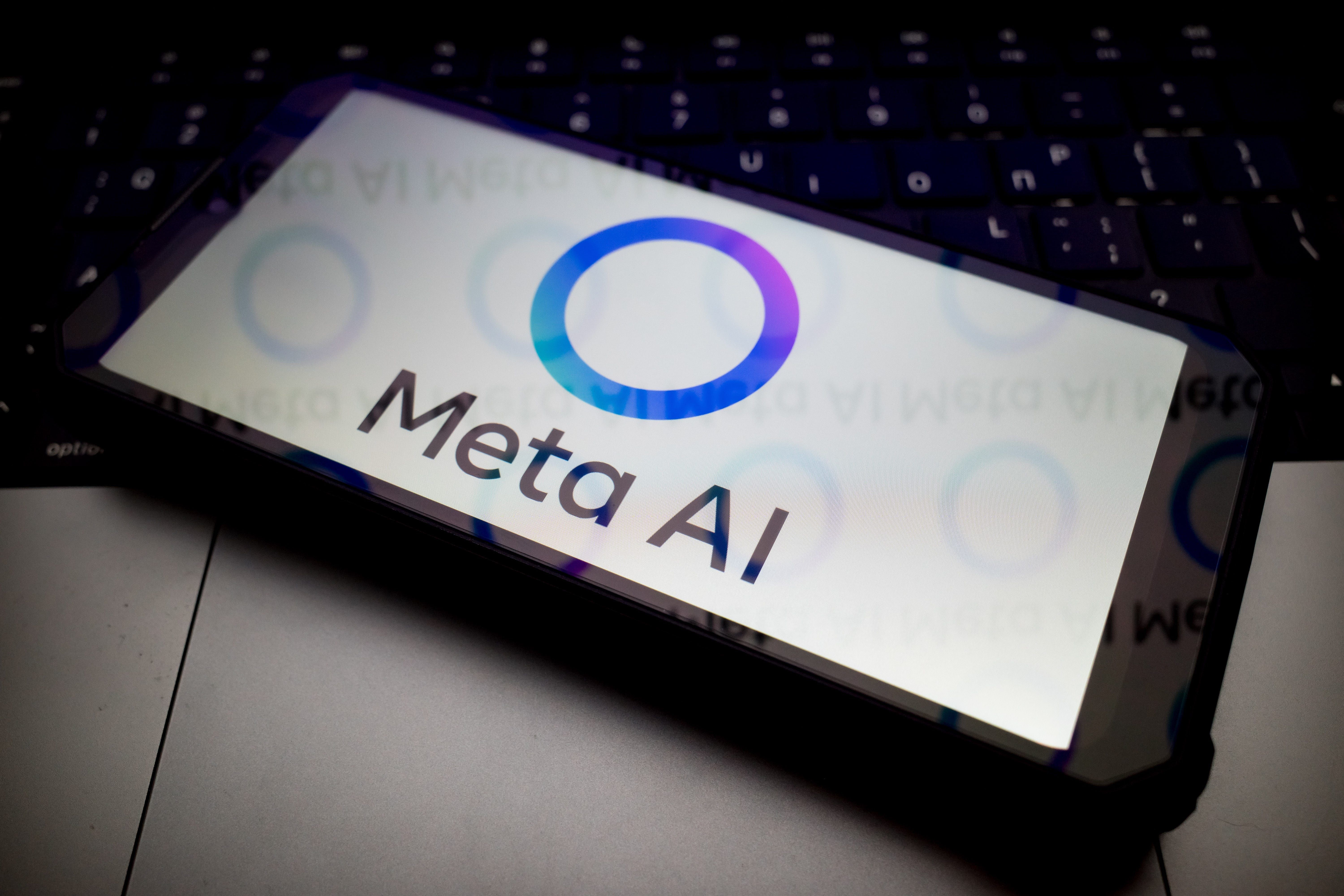 Meta AI permite compartilhar chats publicamente, mas isso pode expor conversas pessoais em buscas no Google. Reprodução: Business Insider