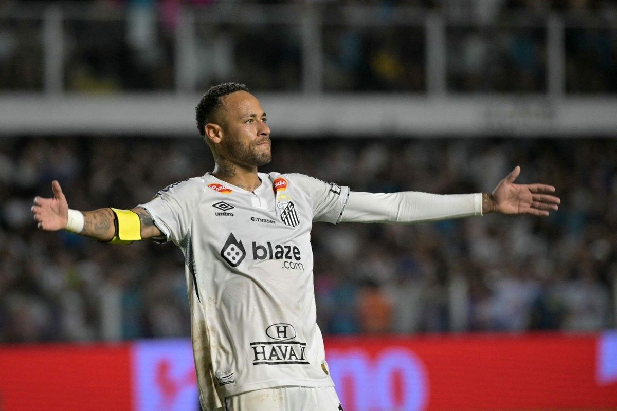 Neymar gesticula durante partida do Campeonato Paulista, em sua reestreia pelo Santos. Reprodução: Globo