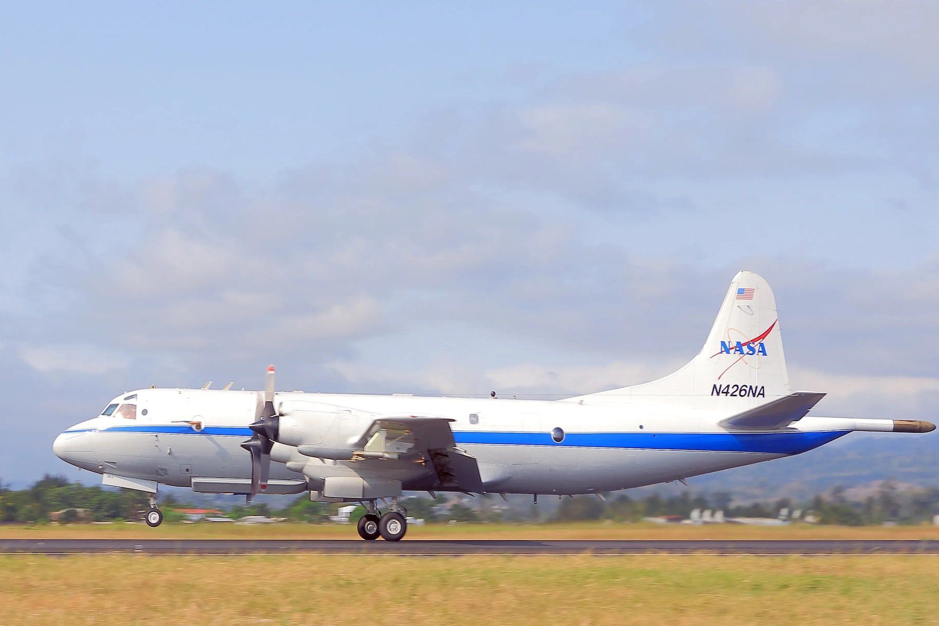 Aviões da NASA realizam voos em espiral a baixas altitudes. Legenda da imagem. Reprodução: Gizmodo