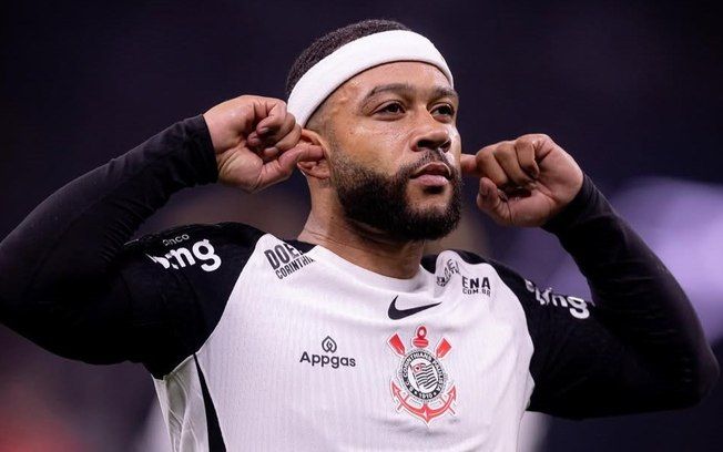 Memphis Depay gera polêmica após gol contra o Palmeiras e tensão no treino antes do jogo contra o Corinthians. Reprodução: As.