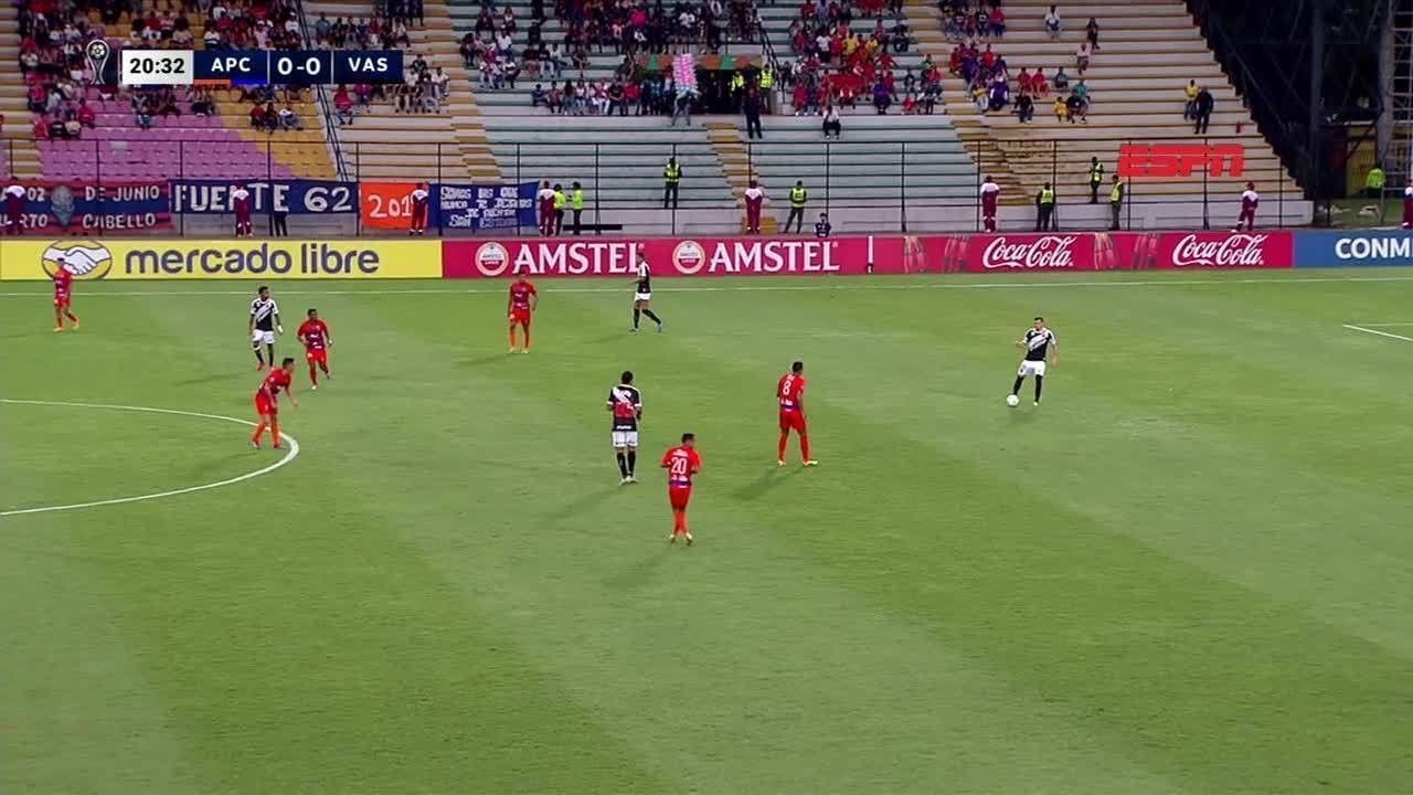 Jogadores do Pedrinho em campo após 11 dias sem técnico. Reprodução: Globo