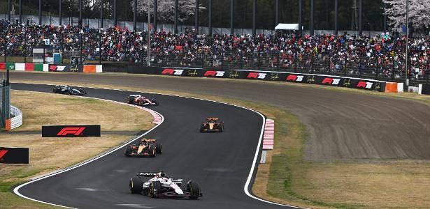 Max Verstappen lidera o GP do Japão, seguido por Lando Norris e Oscar Piastri. Reprodução: UOL