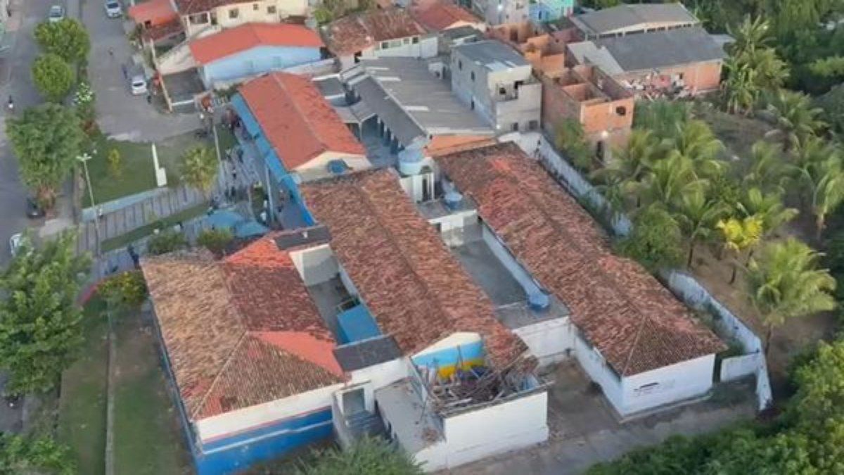 Autoridades locais respondem a acidente na Escola Municipal Criança Feliz em Itaparica. Reprodução: iG