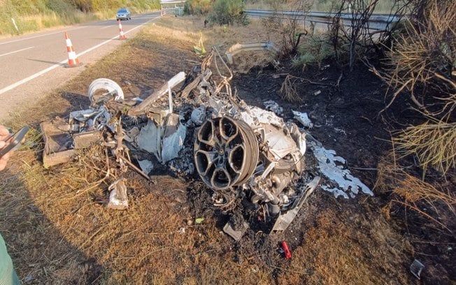 Lamborghini de Diogo Jota ficou totalmente destruída após acidente em alta velocidade. Reprodução: iG