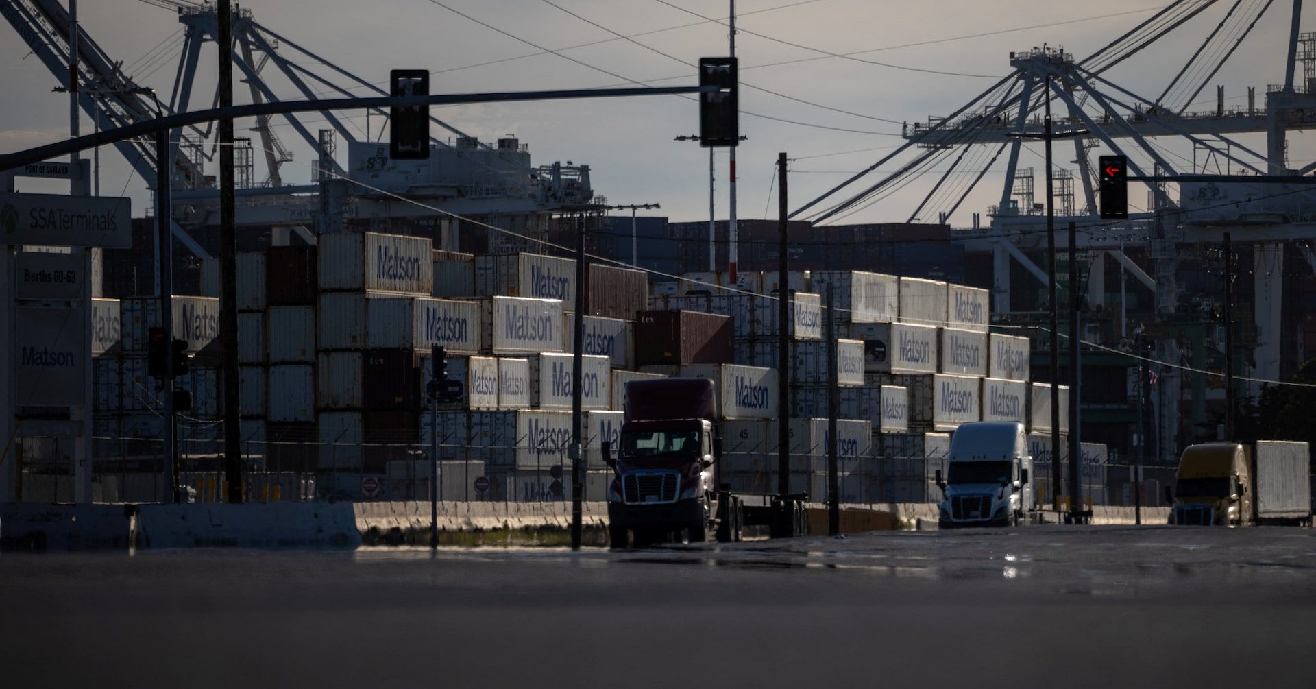 Turbulência nos mercados globais aumenta após tarifas de Donald Trump. Reprodução: Reuters