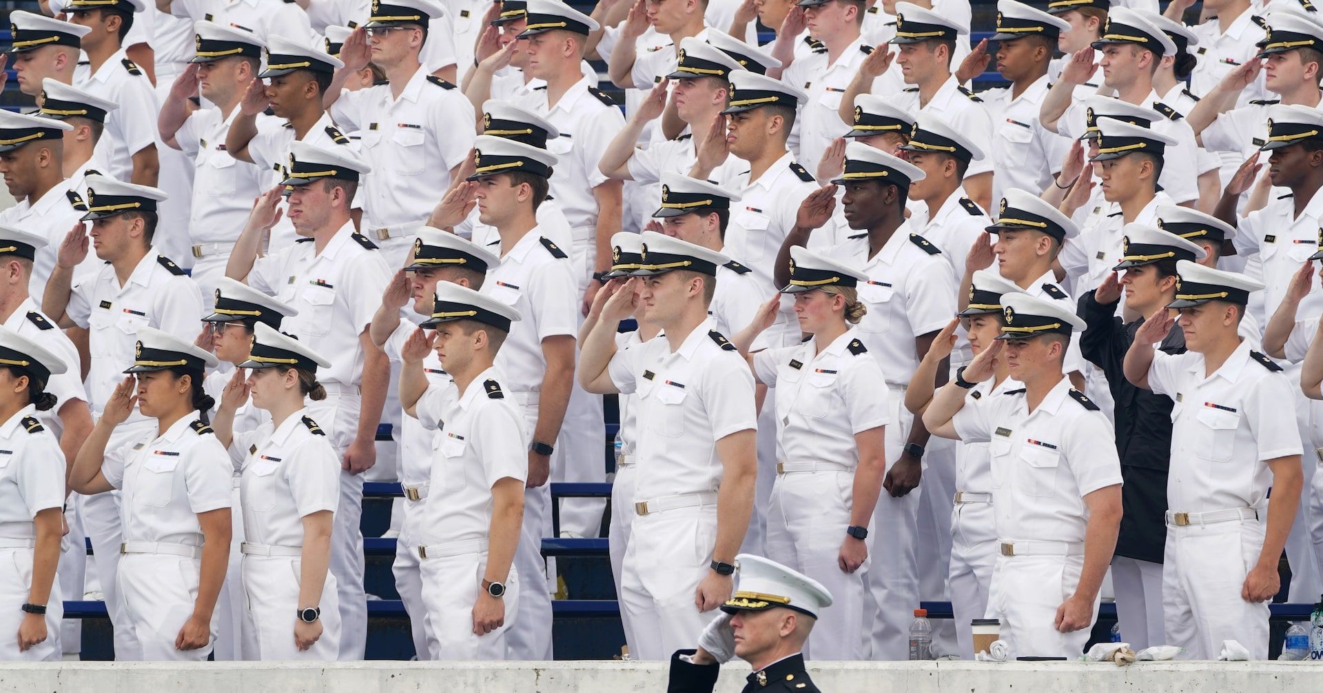 Academia Naval dos EUA elimina raça em admissões