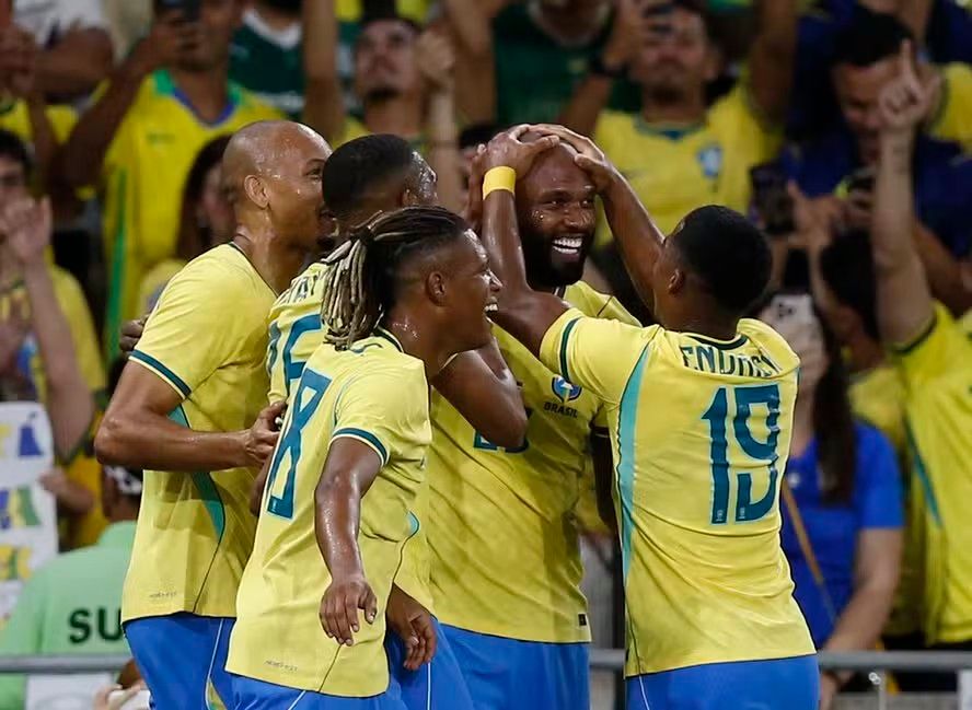 Às vésperas da Copa, veja quais são as músicas de futebol mais tocadas no Brasil