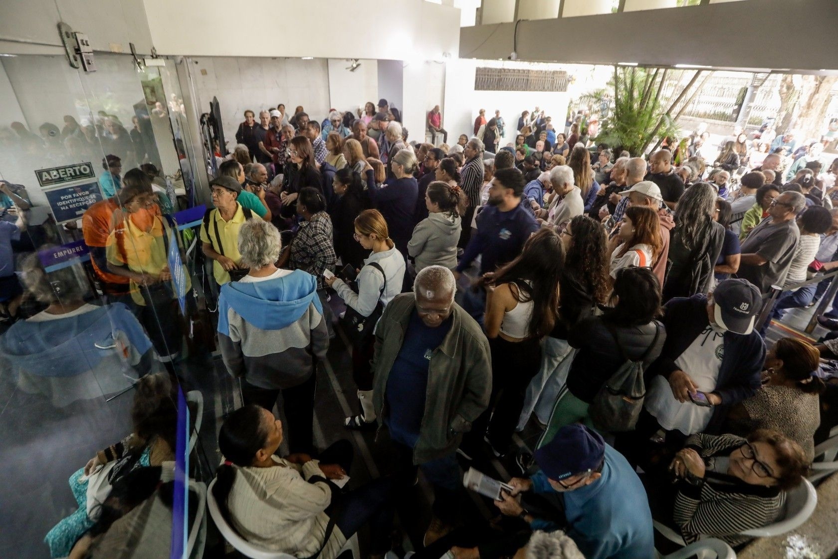 Usuários enfrentam dificuldades com nova exigência do cartão Jaé para transporte público no Rio de Janeiro. Reprodução: O Globo