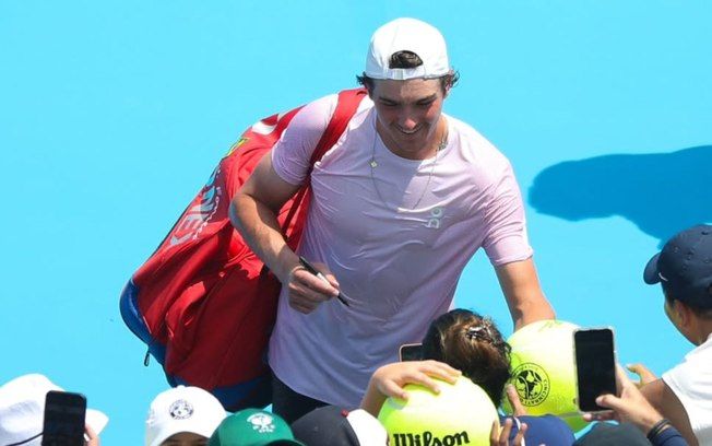 João Fonseca se prepara para enfrentar Alejandro Davidovich Fokina no torneio. Reprodução: Andrew Eichenholz | @atptour