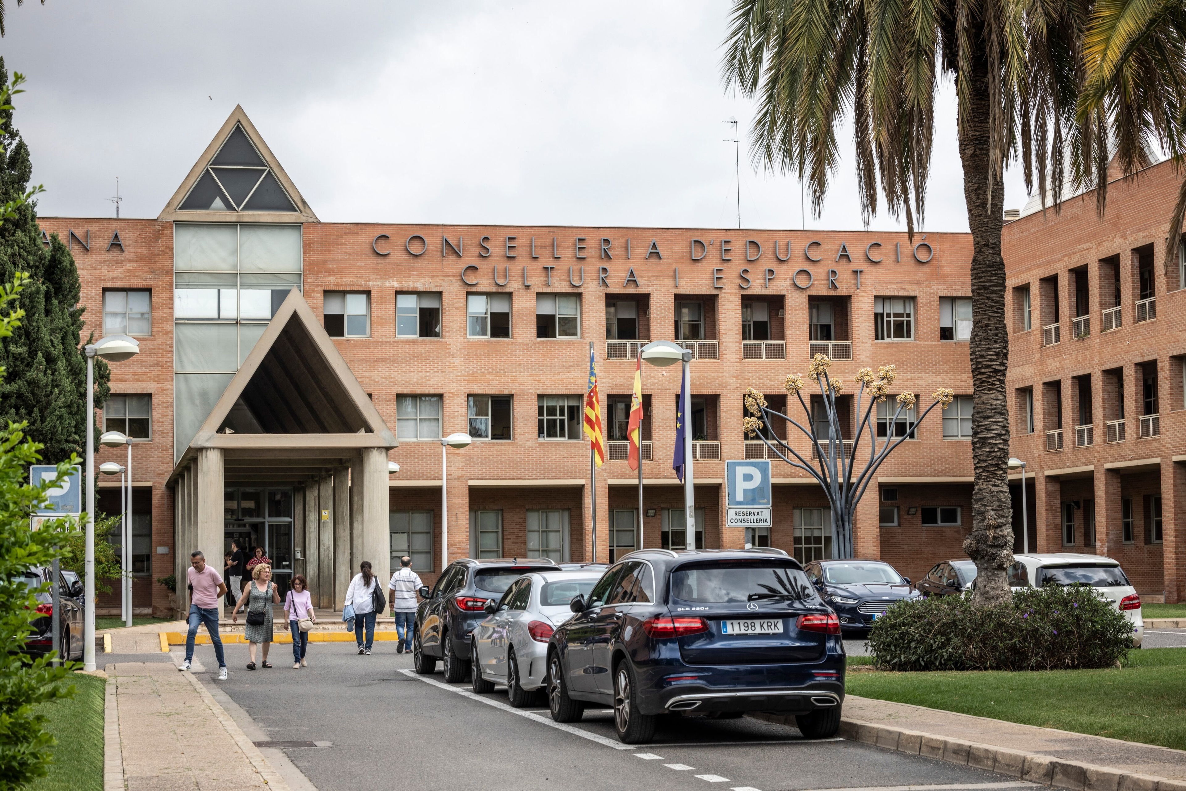 ADEP-PV denuncia agressão à diretora do CEIP Cervantes em Valencia. Reprodução: El País