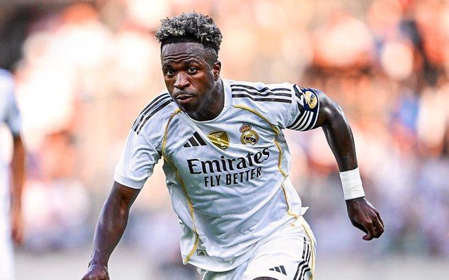 Vini Jr. encara críticas desde a pré-temporada e pode disputar a titularidade com Rodrygo no Real Madrid. Legenda da imagem. Reprodução: Retorno do item 11