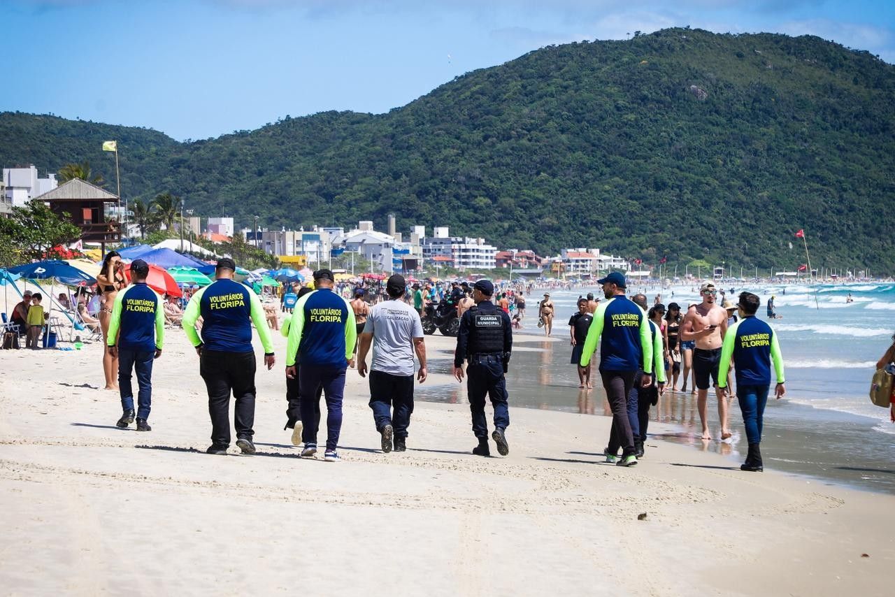 Voluntários de Floripa não possuem poderes de polícia; especialistas alertam sobre a tropa de SC.. Reprodução: Oglobo