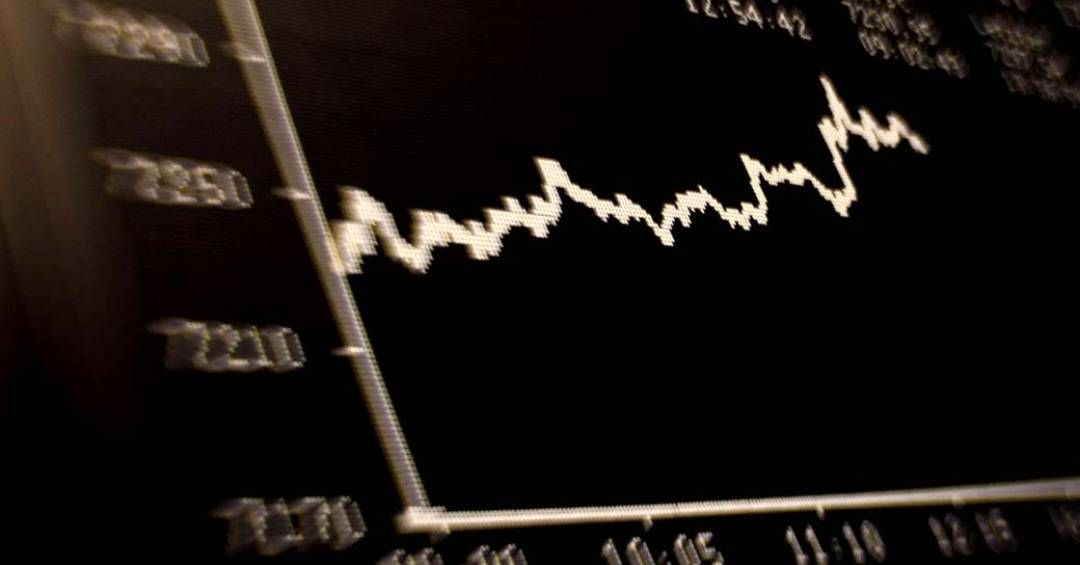 Ibovespa opera estável aos 137.127 pontos e dólar em leve alta a R$ 5,49. Reprodução: Veja
