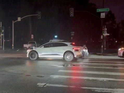 Regulador da Califórnia analisa paradas da Waymo durante apagão em San Francisco. Reprodução: Businessinsider