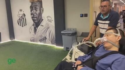 Jovem com Distrofia Muscular realiza sonho de conhecer a Vila Belmiro e encontra ídolo; Reprodução: Globo