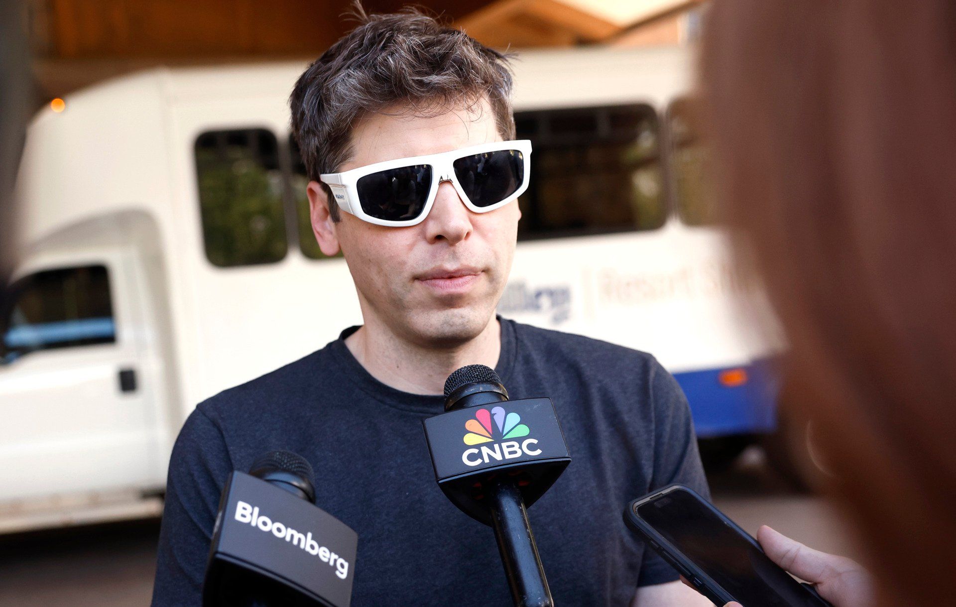 Executivos da mídia e tecnologia se reúnem na conferência da Allen & Co em Sun Valley. Reprodução: Gizmodo