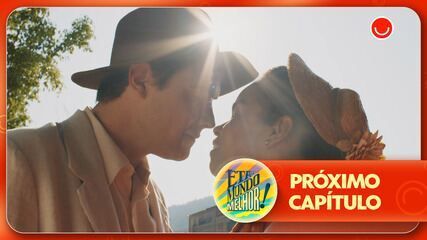 Dita é ovacionada no palco enquanto Candinho a surpreende com balões românticos. Reprodução: Globo