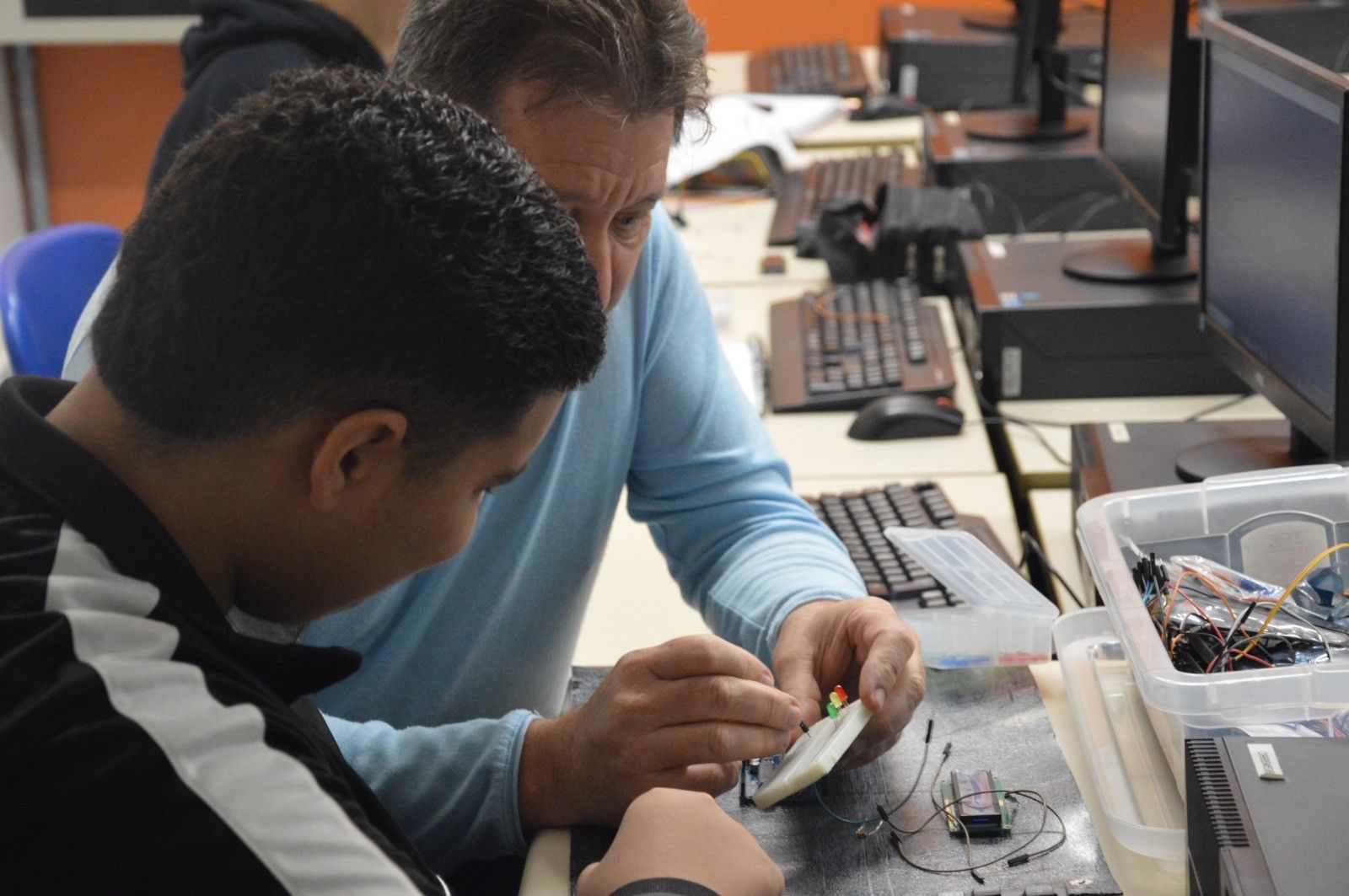 Fundação Bradesco oferece cursos gratuitos para qualificação profissional de jovens e adultos. Reprodução: Globo