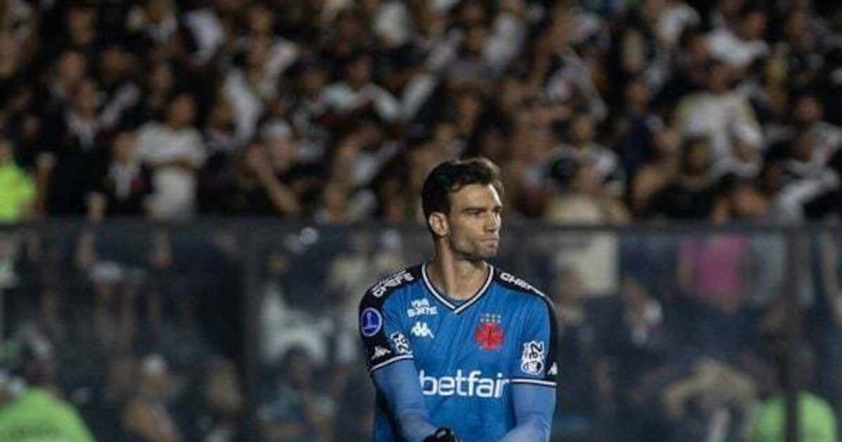 Torcida vaia o Vasco após empate sem gols contra o Lanús em São Januário. Reprodução: R7