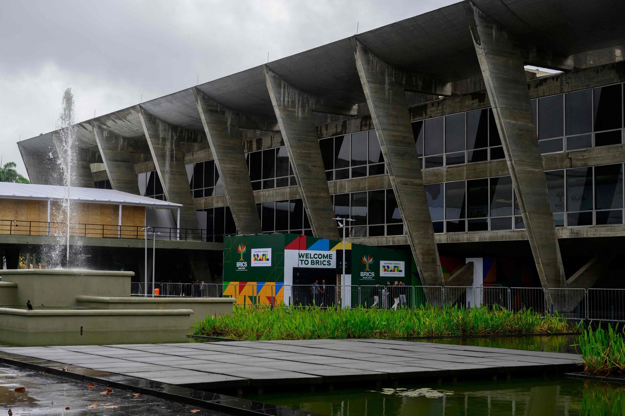 Aterro do Flamengo se prepara para a Cúpula do Brics com bloqueios e restrições de acesso. Reprodução: O Globo