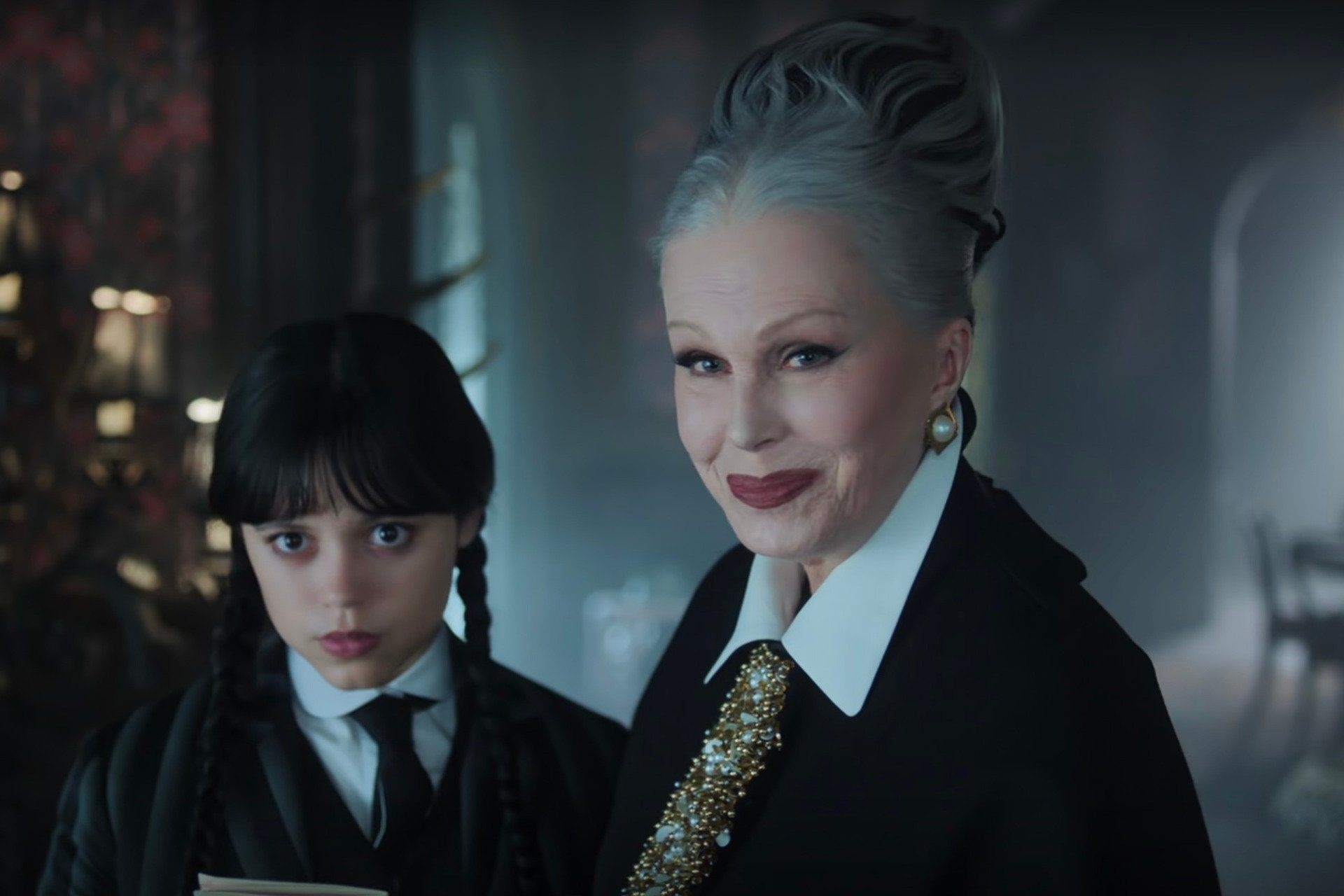 Jenna Ortega brilha como Wednesday Addams em sua segunda temporada, superando expectativas de audiência na Netflix.; Reprodução: Gizmodo