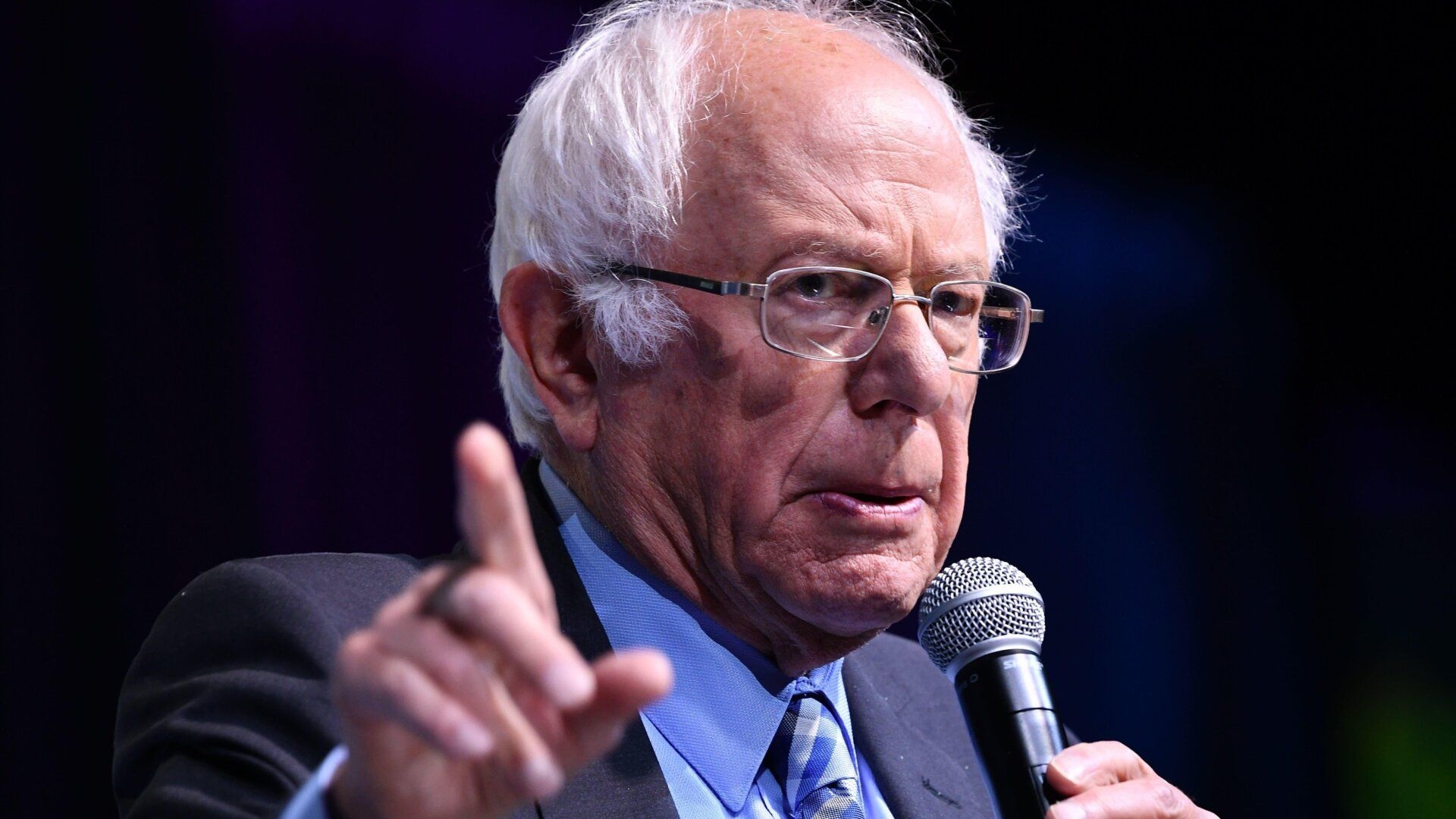 Senador de Vermont alerta sobre riscos da inteligência artificial e a luta por uma jornada de trabalho reduzida. Reprodução: Gizmodo