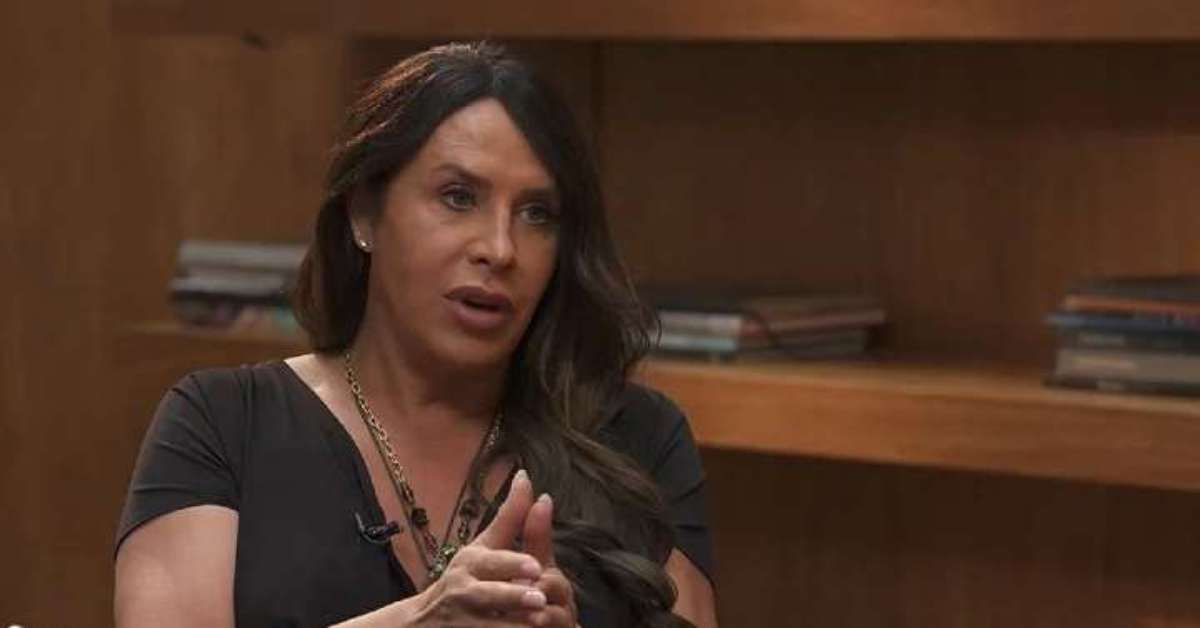 Karla Sofía Gascón pede desculpas por mensagens polêmicas