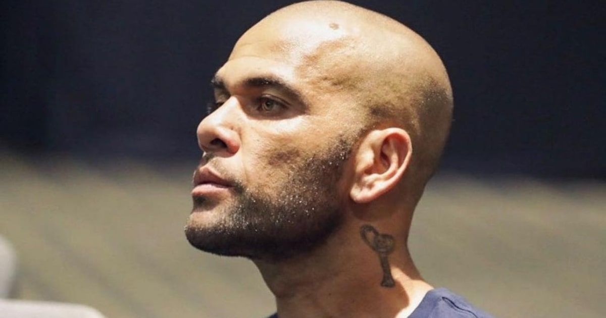 Daniel Alves Processa Ex-Clube por Difamação e Demissão