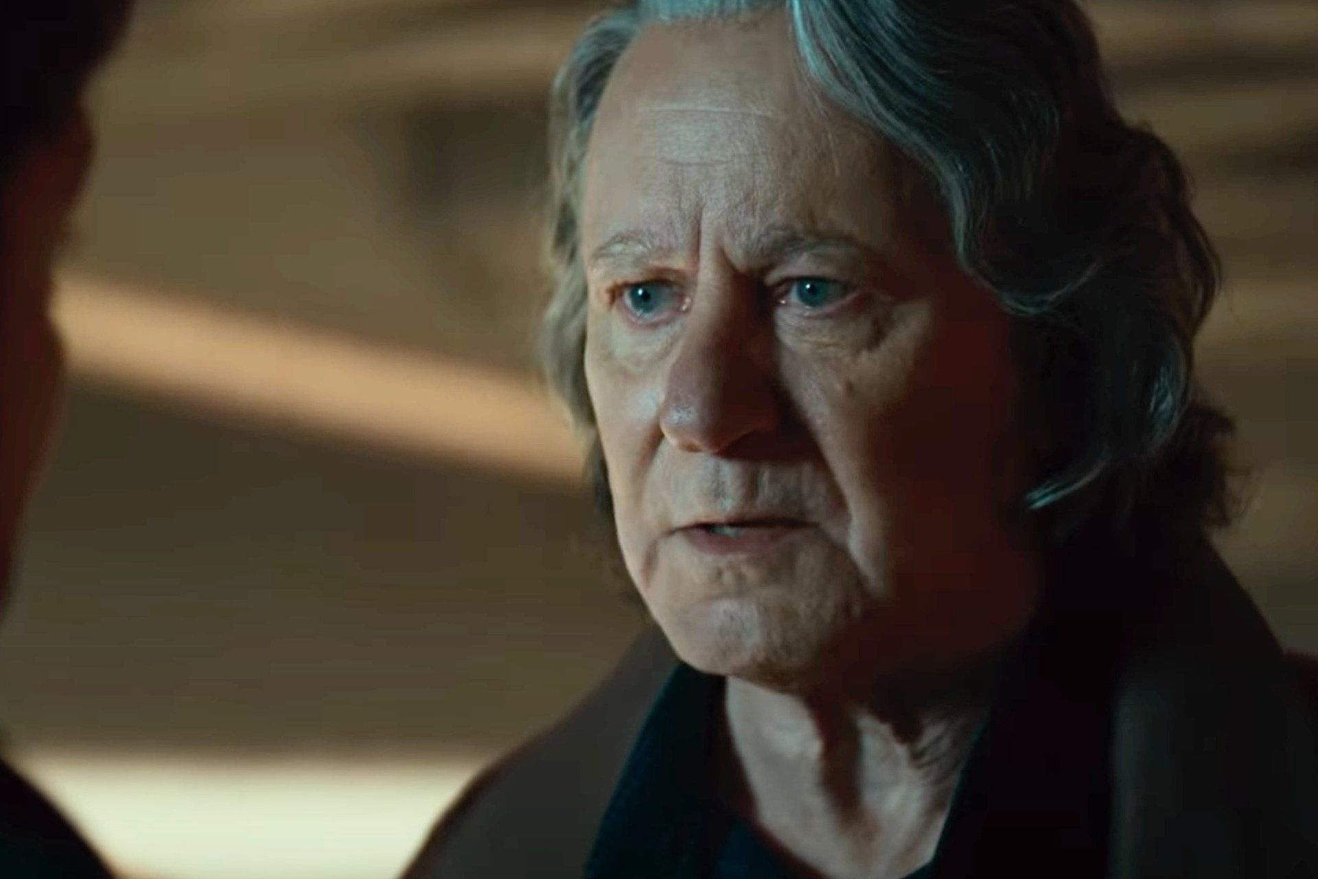 Diego Luna e Adria Arjona refletem sobre os desafios da produção da série Andor.; Reprodução: Gizmodo